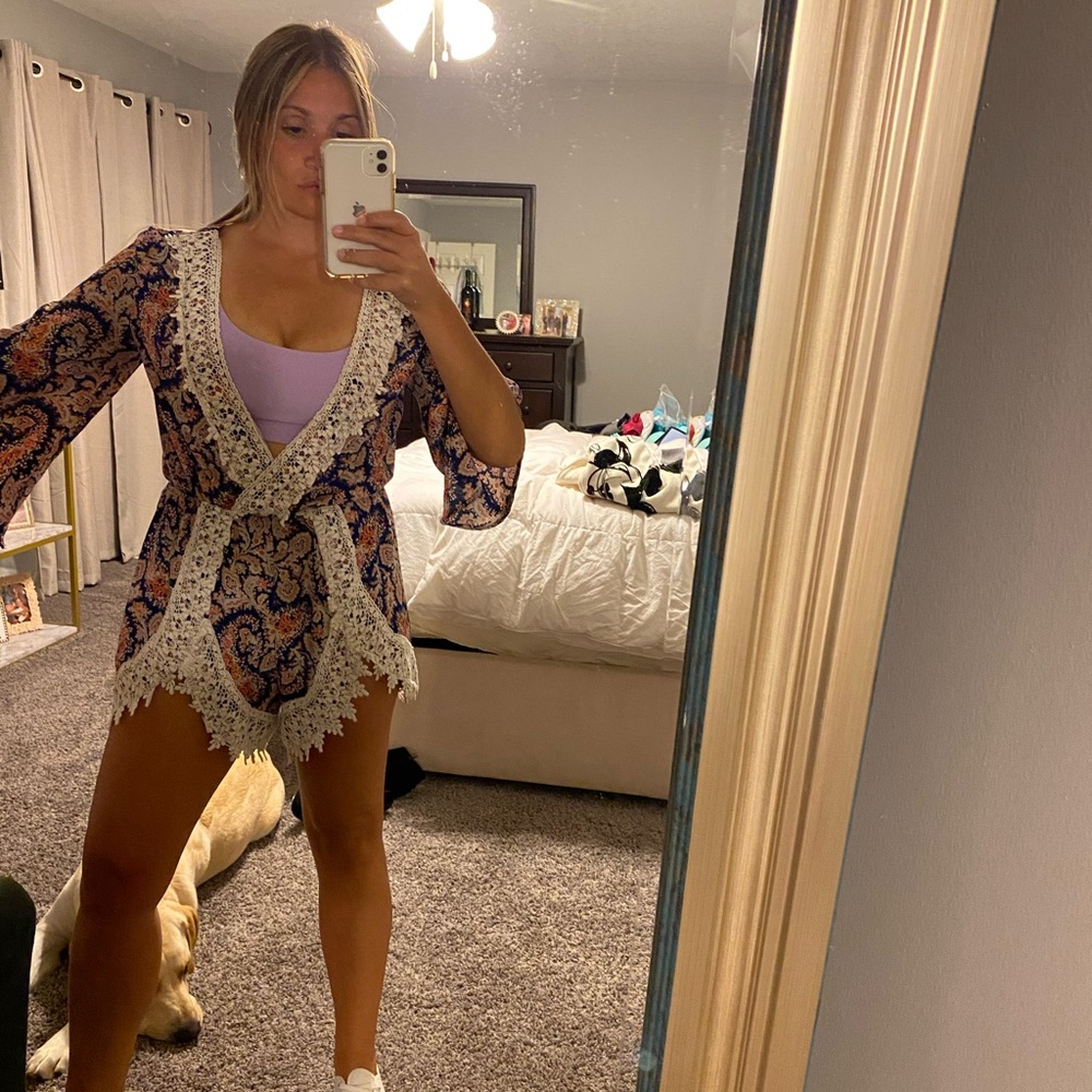 F R E E - paisley and white lace romper - Picture 3 of 9